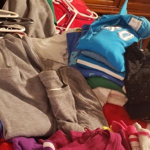 I'm selling some clothes . I'm hoping to get rid of the lot . Not one by one .